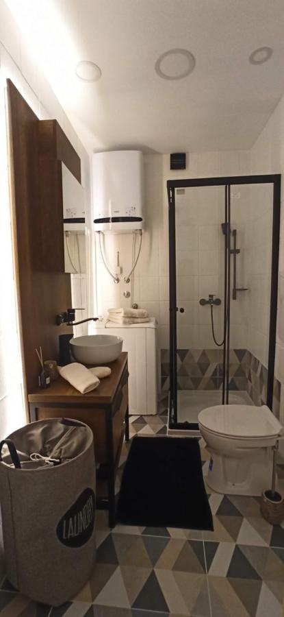 נובי סאד Malac-New Equipped Studio Apartment Within The City Core מראה חיצוני תמונה